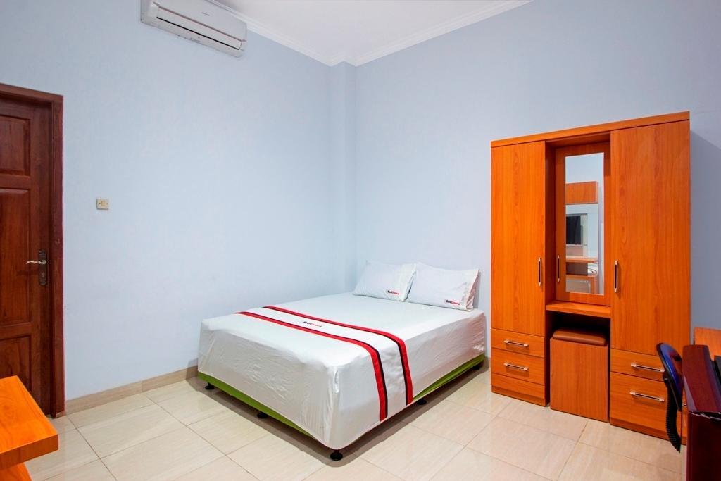 Reddoorz @ Plemburan Hotel Sleman  Luaran gambar
